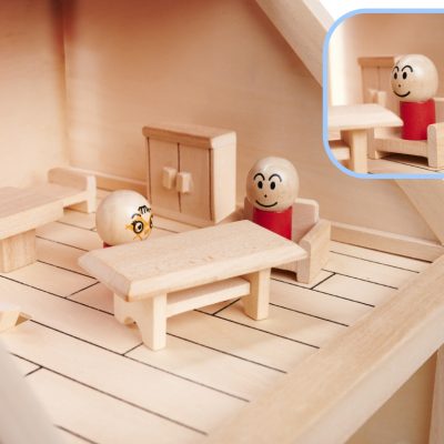 KX6486 Domek dla lalek drewniany + mebelki i ludziki 40cm 5