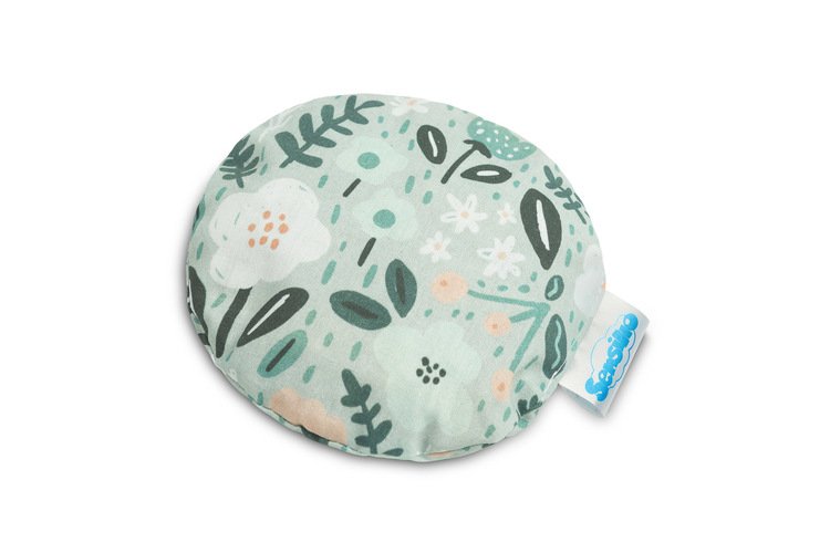 Termofor napunjen trešnjinim košticama, cvijeće