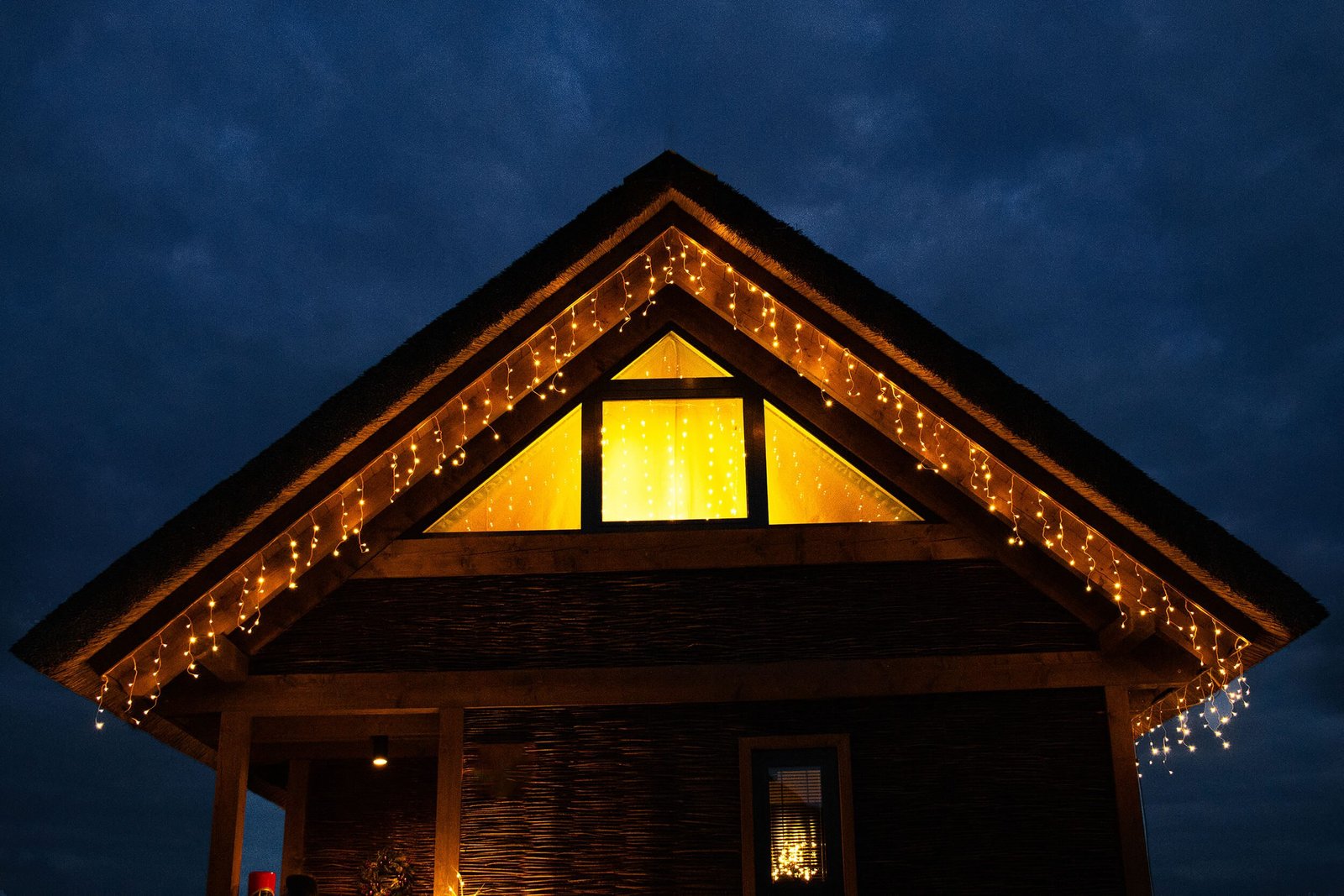 Svjetlosna zavjesa u obliku ledenih siga s 200 LED lampica