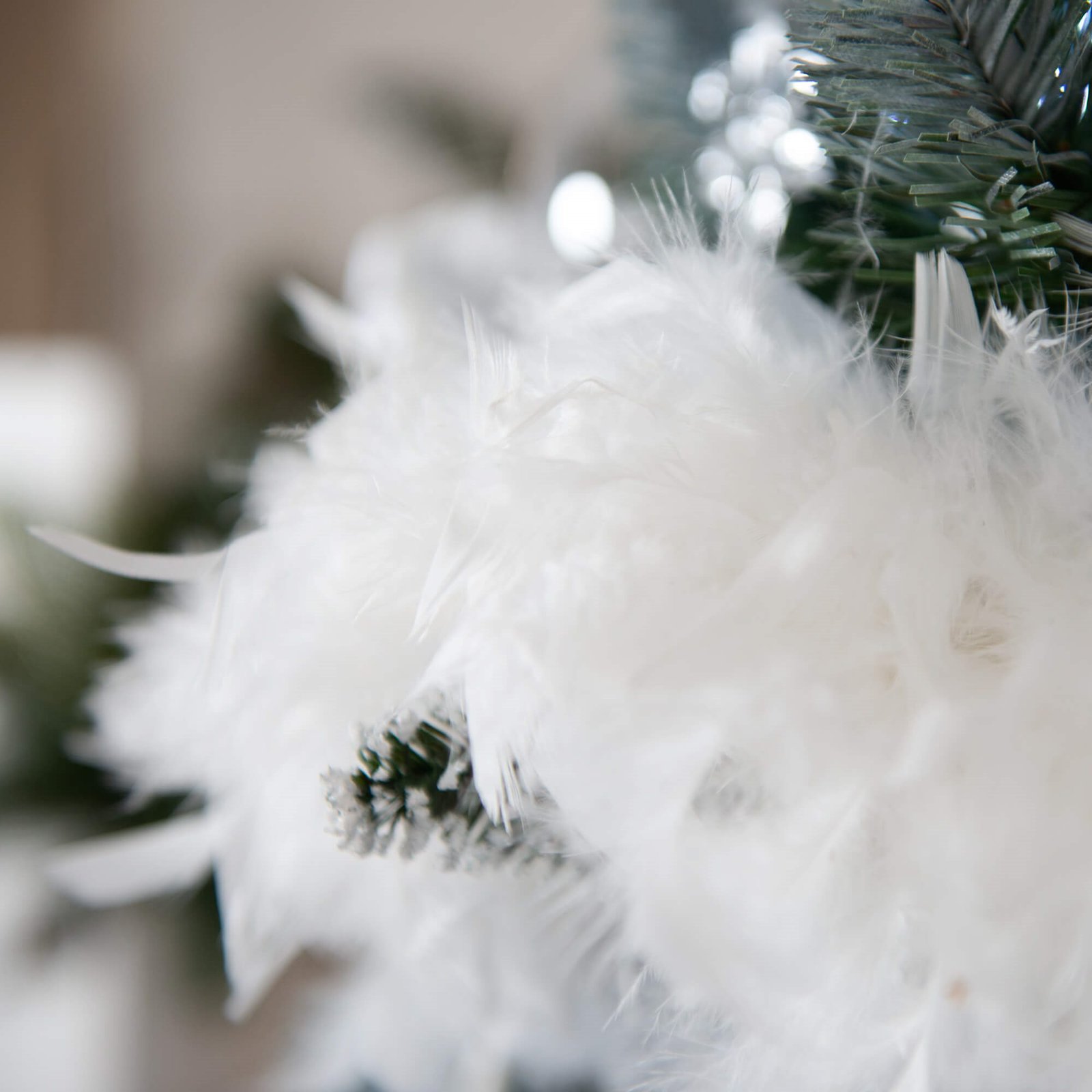 Vijenac od boa perja 1,8 m. bijela